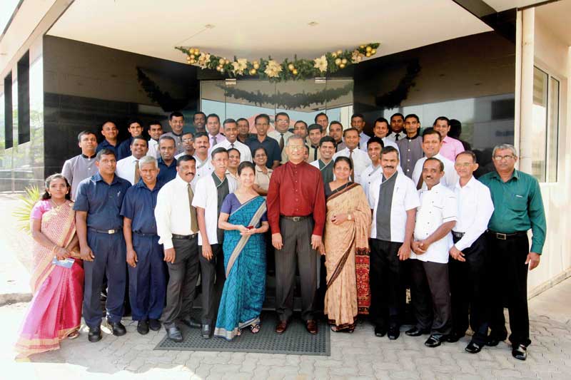 Renuka-City-Hotel-honours-and-rewards-46-long-serving-employees--01