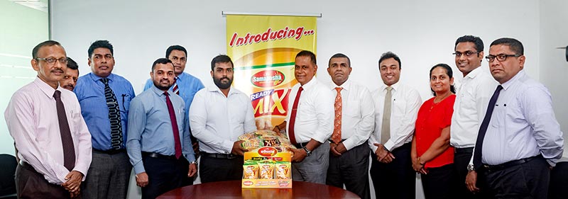 Shammi Karunaratne, Director/CEO, Plenty Foods (Pvt) Limited handing over the newly launched Samaposha Ready Mix 80g pack to Yasitha Ishara Solangarachchi, representative of U.A.W. Distributors, Ragama.