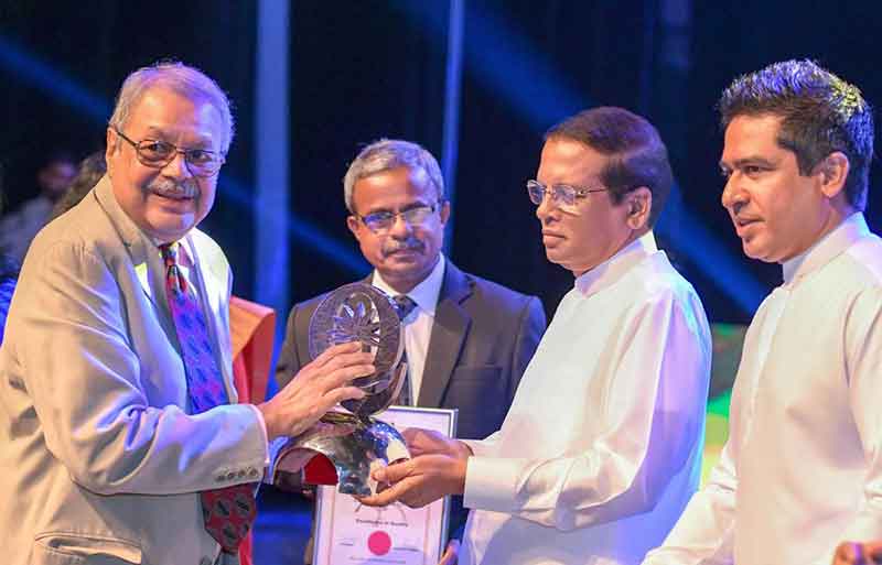 Ramya Wickramasingha, Group Chairman of Ceylon Biscuits Limited receiving the National Quality Award from His Excellency President Maithripala Sirisena. Also pictured State Minister for International Trade Sujeewa Senasinghe.