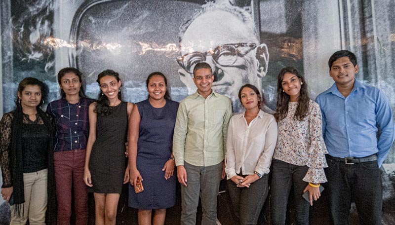 Arosha Perera – CEO, Leo Burnett Sri Lanka, with the Master Class graduates of 2019.