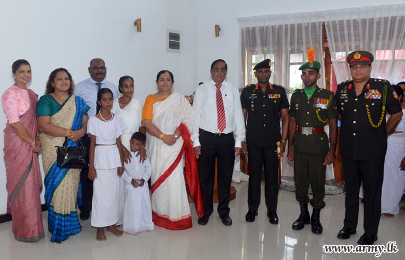The recipient of the house constructed by Ariya with members of the management and Sri Lanka Army
