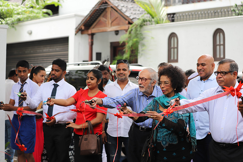 (From Left) M.D. Anushal Dhilanja, a schoolboy; Supun Rangana Abeywickrama, a Project Engineer; Sewwandi Nawarathne, a mother and housewife; Terry and Lilamani Dias Benson, Founders of Lowe LDB and Trevine Fernandopulle, a retired Senior Executive cutting the ribbon to declare open MullenLowe’s sister agency LoweLintas.