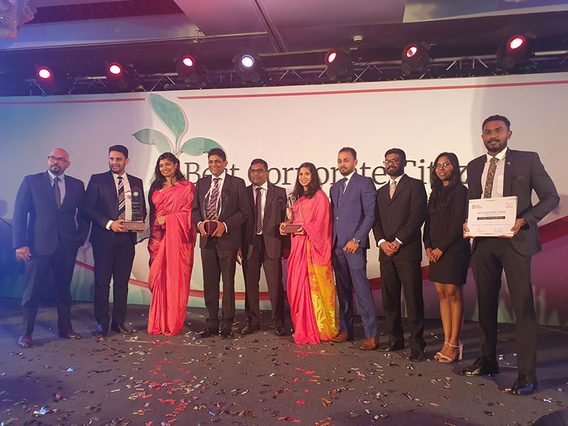 Bingumal Thewarathanthri, CEO (fourth from left); Tamani Dias, Executive Director, Head of Commercial Banking (sixth from left); Ransi Dharmasiriwardhana, Head of HR (third from left); Pirathapan Jeyabalasingam, Head of Internal Audit (first from left); and the rest of the winners from the Standard Chartered Sri Lanka team.