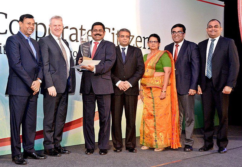 Commercial Bank’s Managing Director Mr S. Renganathan (3rd from left), Deputy General Manager – Personal Banking Mrs Sandra Walgama, Deputy General Manager – Human Resource Management Mr Isuru Tillakawardana and Deputy General Manager – Marketing Mr Hasrath Munasinghe with the presenters of the Best Corporate Citizen – 1st Runner-up award.