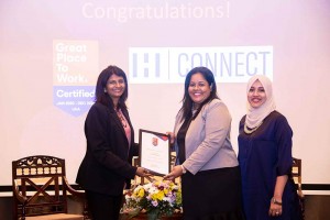 Kshanika Ratnayake, CEO Great Place to Work presents H Connect’s GPTW certificate to Ayesha Ediriwickrema, Senior Manager Human Resources and Administration and Fazla Faris, Junior Executive, Human Resources