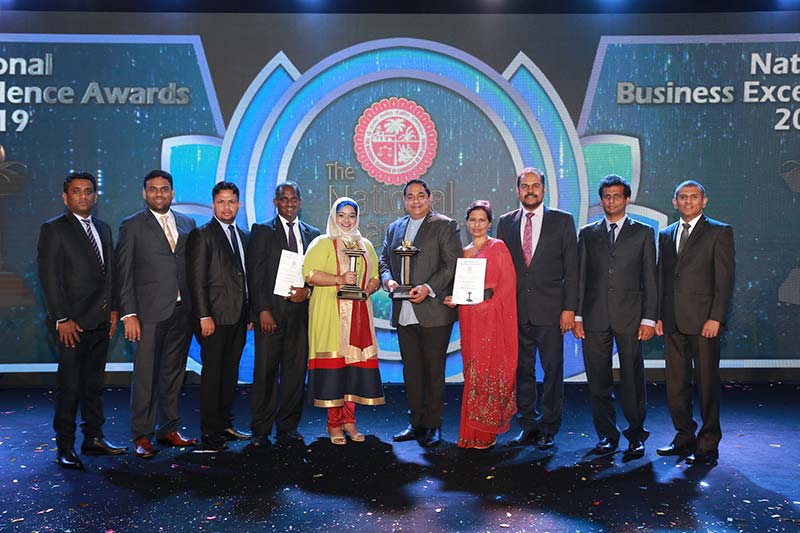 Hemas Hospitals and Laboratories Managing Director and President, Association of Private Hospitals and Nursing Homes Dr. Lakith Peiris with the winning Hemas Hospitals Team