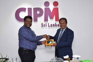 CIPM Sri Lanka President Dhammika Fernando (left) presenting a token of appreciation to Dr. Aly Shameem (PhD) - President of the Civil Service Commission of Maldives