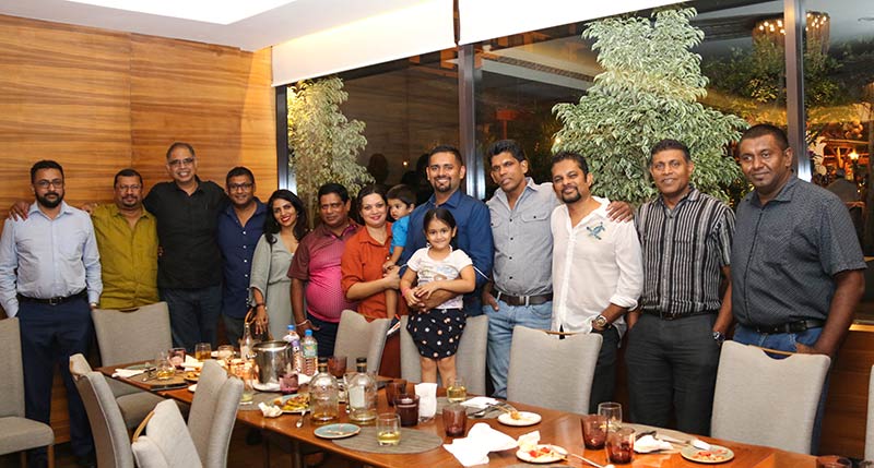 The Havies team and the management of EFL 3PL enjoying an evening of fellowship at the Hilton Colombo.