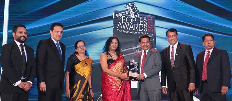 Ceylinco Life representatives led by Director Mr Ranga Abeynayake accept the award at the 2020 SLIM-Nielsen Peoples Awards.