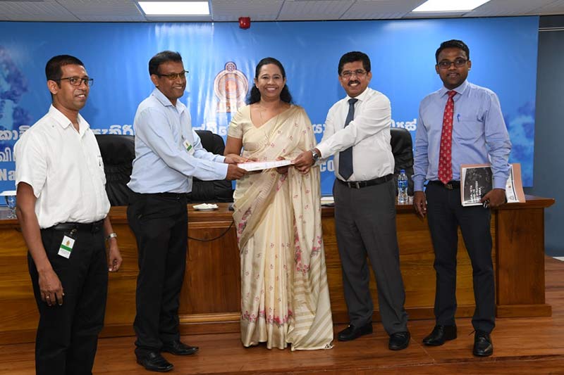 Engineer Chaminda Weerasinghe handing over the MOU to Minister of Health, Pavithra Wanniarachchi  and DG Health Dr Anil Jasinghe. Dr Samantha Ananda and Engineer Dammika Padeniya are also in the picture.