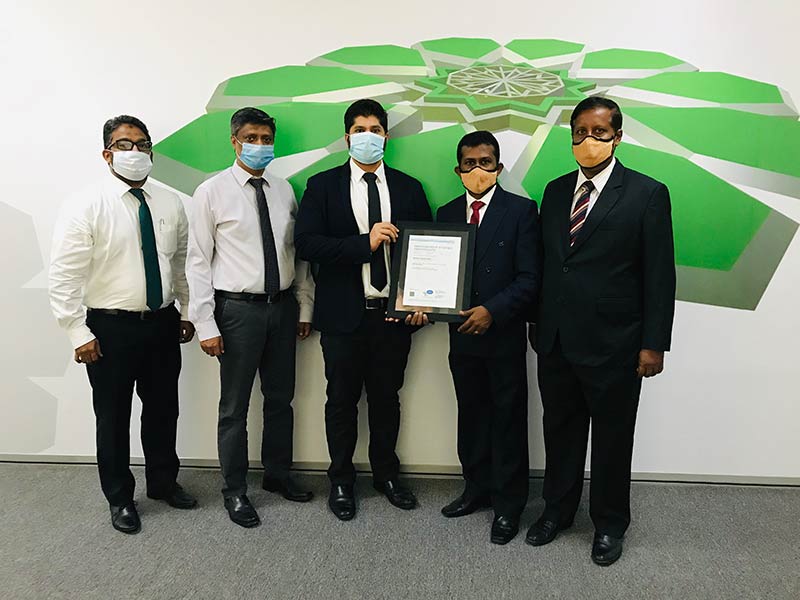 Hassan Kassim, Managing Director - Amana Takaful PLC receiving the certificate from Rohitha Wickramasinghe – Operations Manager, DNVGL Business Assurance Lanka Pvt Ltd, Shehan Feisal – Chief Operating Officer Amana Takaful PLC and officials from both entities