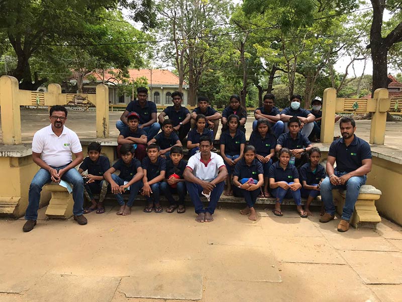1.A group of volunteers and Eco Spindles team members who participated in the clean-up organized at the Ruhunu Katharagama Maha Dewalaya surrounding areas