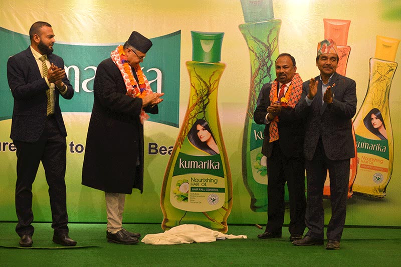  Unveiling of Kumarika Hair Oil by former Prime Minister of Nepal Mr H.E Jhala Nath Khanal, Mr Tara Bahadur Kunwar the Chairman of Hajurlai Namaste Trade Link Pvt Ltd (HNTL), Mr Roy Joseph- Managing Director, Hemas Manufacturing Pvt Ltd, and Mr Mohamamed Shafraz – Head Of International Business, Hemas Manufacturing Pvt Ltd.