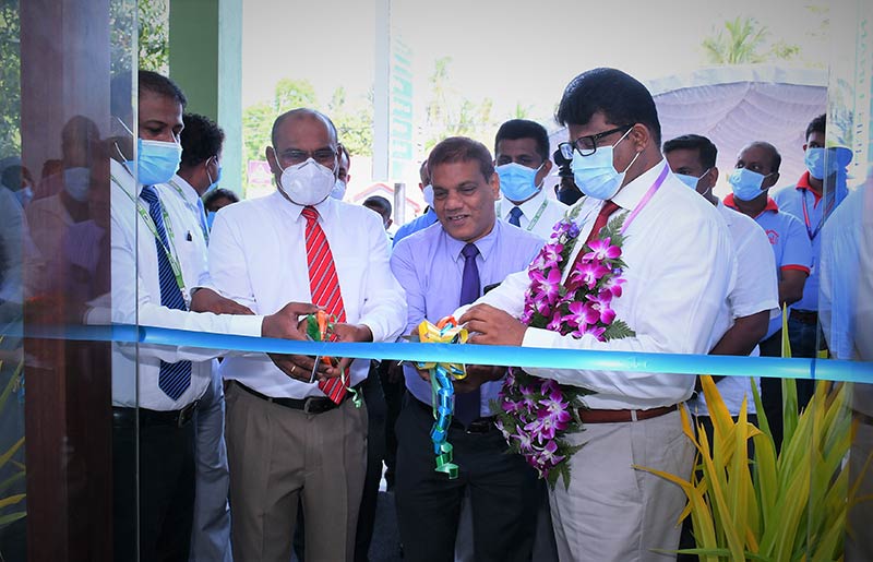 (Right to Left) HNB FINANCE Managing Director and Chief Executive Officer Chaminda Prabhath, Deputy General Manager - Branch Network Annesley Fernando and Chief Operating Officer Priyalal Arangala, opening the new Puttalam Branch.