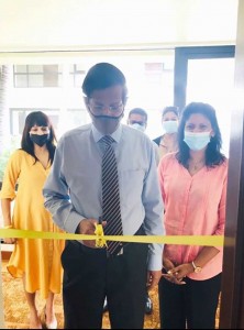 Chairman A.R.Rasiah cutting the traditional ribbon, in a simple ceremony, to open the premises alongside Ms. Aroshi Nanayakkara, Deputy Chairperson and Ms. Radika Obeyesekere, CEO and Council members Ms. Nadija Tambiah and Dilshan Rodrigo 