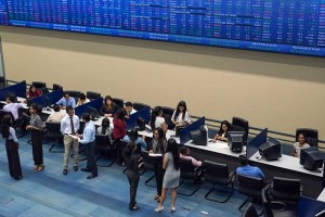 Investors respond positively as the stock market remained accessible amidst curfew  