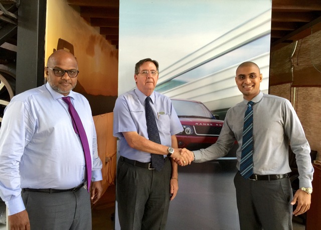 Sheran Fernando(Managing Director, SML Frontier),Grahame Leitch(Director After Sales, SML Frontier)&Dilan Seneviratne(General Manager, McLarens Lubricants)at the signing (1)