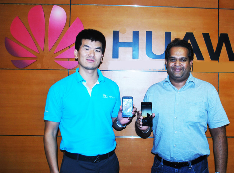 Parker Qian Retail Manager  and Stanley Mascarenhas Marketing Manager Huawei Sri Lanka
