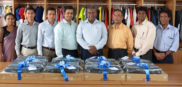 Hirdaramani donates 8 Laptops to the winners of the ‘Muthuhara Didulana Minimuth’ singing competition