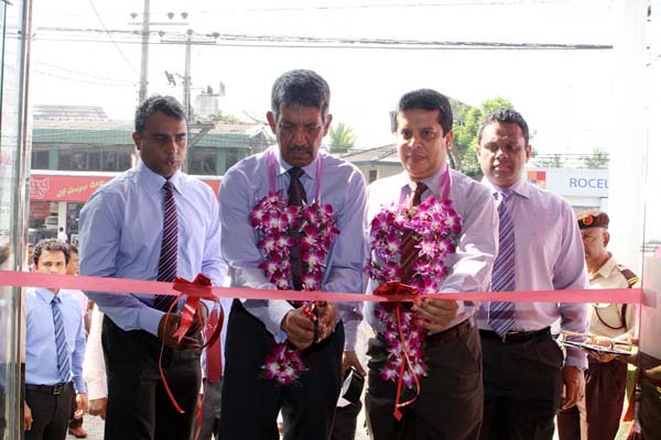 Arjun Fernando – CEO DFCC & Lakshman Silva – DCEO DFCC opens the new branch