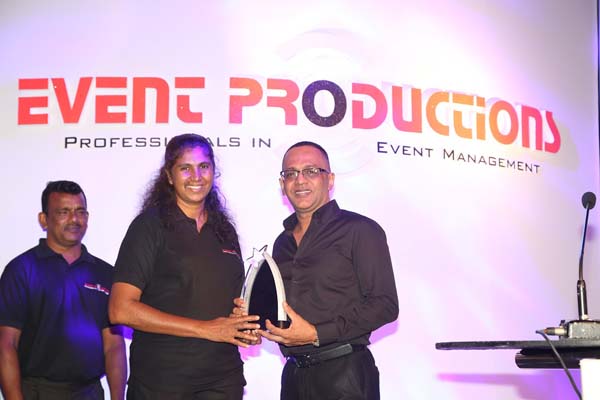 General Manager Administration and Finance Event Productions Manel Mayadunna presents commemorative plaque to Founder Managing Director Roshan Wijeyaratne