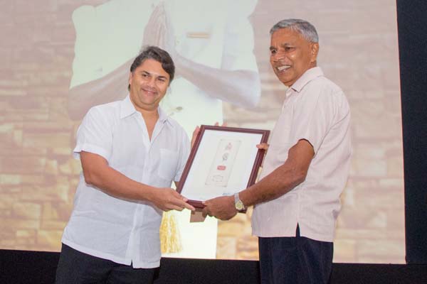 Mr. Sanjeev Gardiner handing Mr Banda an award to commemorate the long service at the Galle Face Hotel