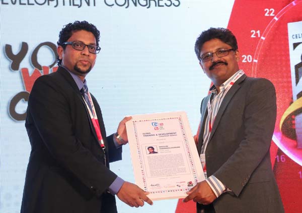 itom Ragulan Tharmakulasingham receives the Best Global Training and Development Leadership Award at the World Bank Congress