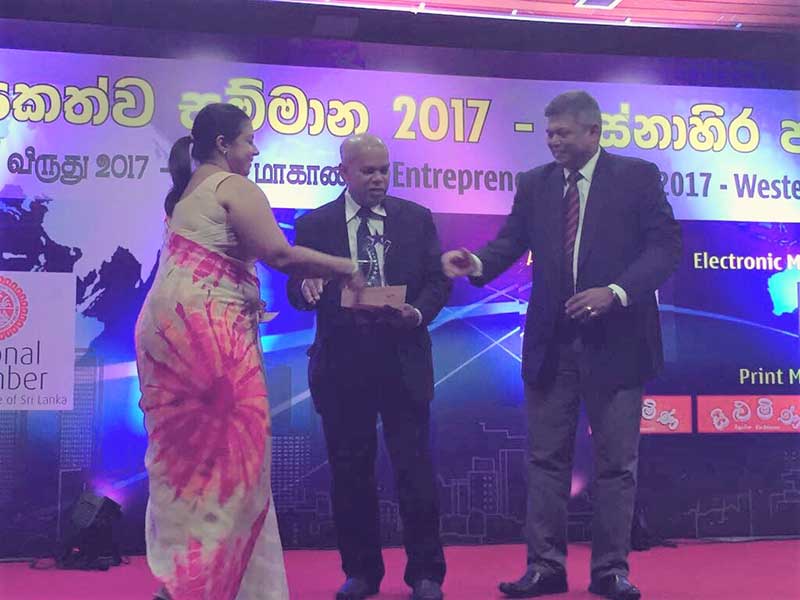 Rohanthi-Wijewickrama-receiving–the-award