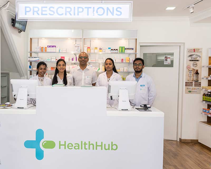 02-HealthHub-Directors-Meenal-Mahtani-and-Trihan-Perera,-alongside-HealthHub’s-licensed-pharmacists