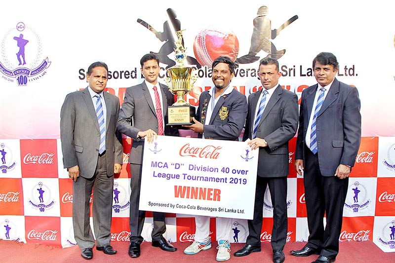 DFCC’s-Captain,-Chamod-Wickramasinghe-receiving-the-award
