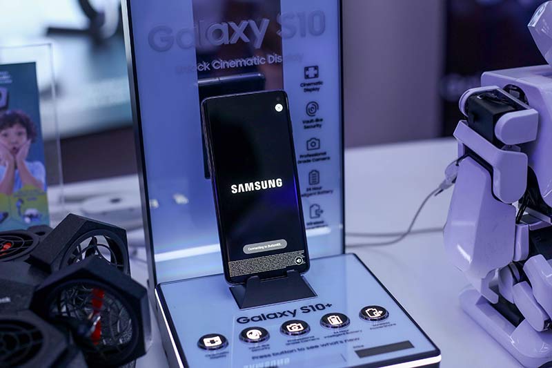 Image-of-a-Samsung-Galaxy-S10