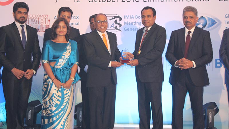 Dr.-Kithsiri-Edirisinghe-(CEO–IIHS)-winning-the-award-for-the-accessibility-of-the-Learner-Management-System-at-the-Commonwealth-Digital-Health-Awards