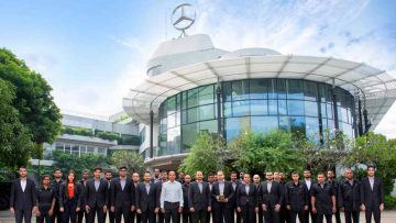 Mercedes-Benz-Service-Team-at-DIMO