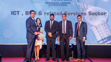 Image-Rasika-Karunatilake-General-Manager-Sysco-LABS-accepting-the-award