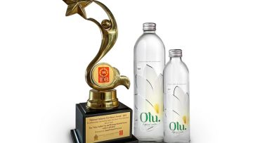 Olu-Excellence-Trophy-and-bottles-only